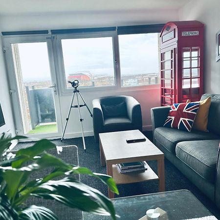 Unique View Of Anfield Stadium - Charming 2 Bedroom Apartment In Liverpool With Parking Bagian luar foto