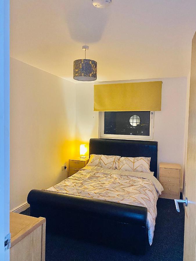 Unique View Of Anfield Stadium - Charming 2 Bedroom Apartment In Liverpool With Parking Bagian luar foto