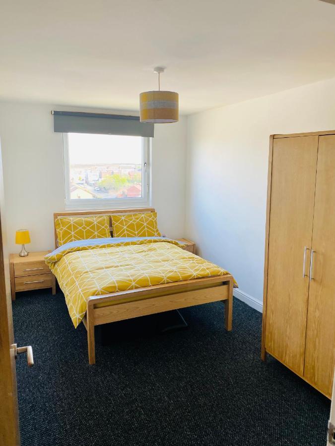 Unique View Of Anfield Stadium - Charming 2 Bedroom Apartment In Liverpool With Parking Bagian luar foto