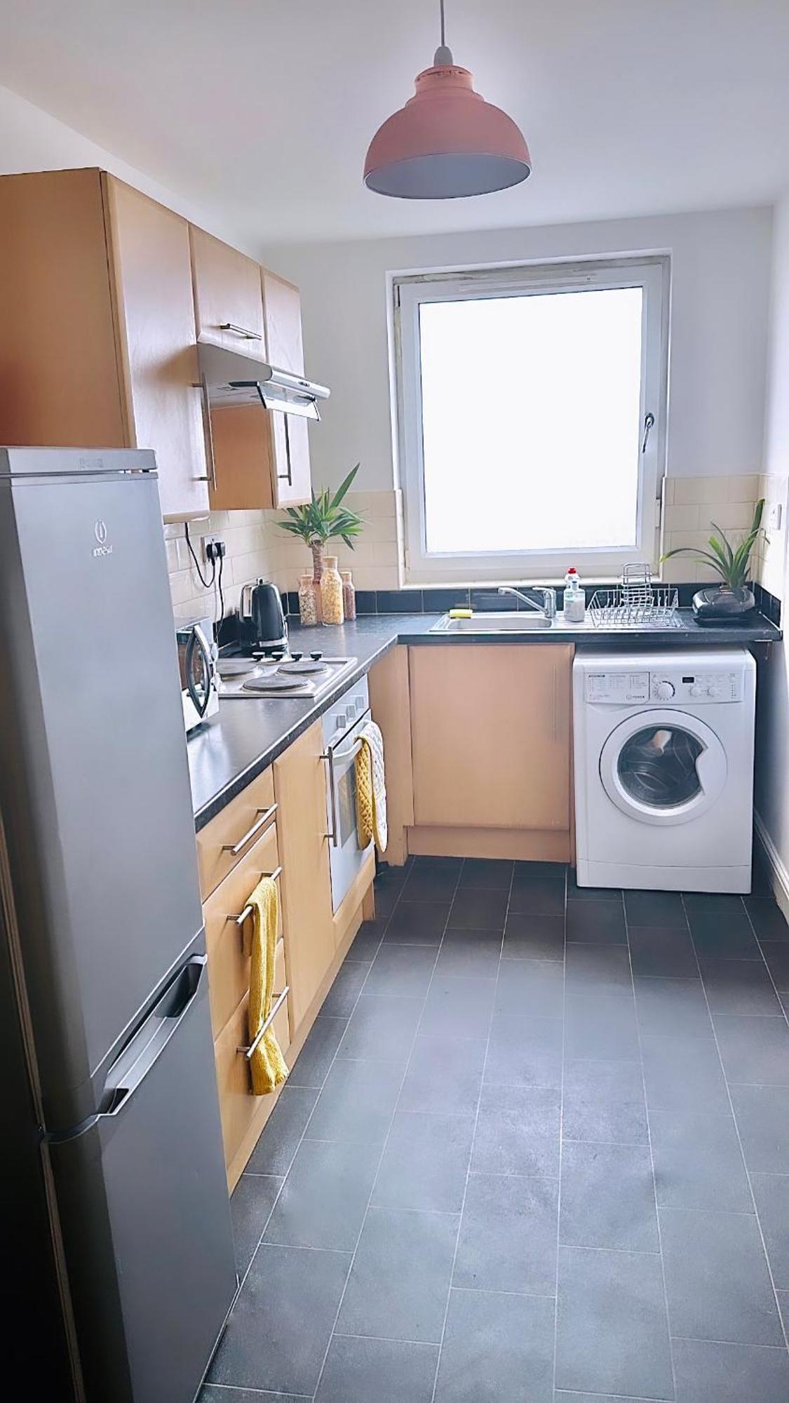 Unique View Of Anfield Stadium - Charming 2 Bedroom Apartment In Liverpool With Parking Bagian luar foto