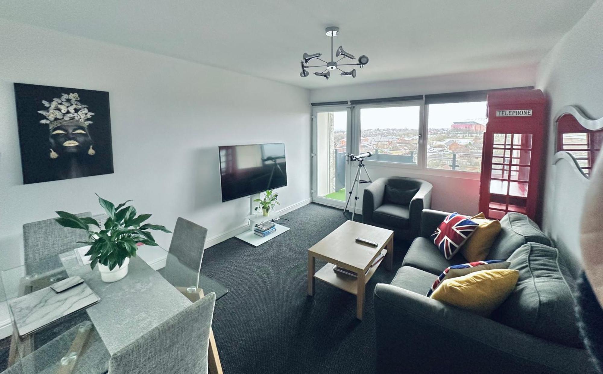 Unique View Of Anfield Stadium - Charming 2 Bedroom Apartment In Liverpool With Parking Bagian luar foto