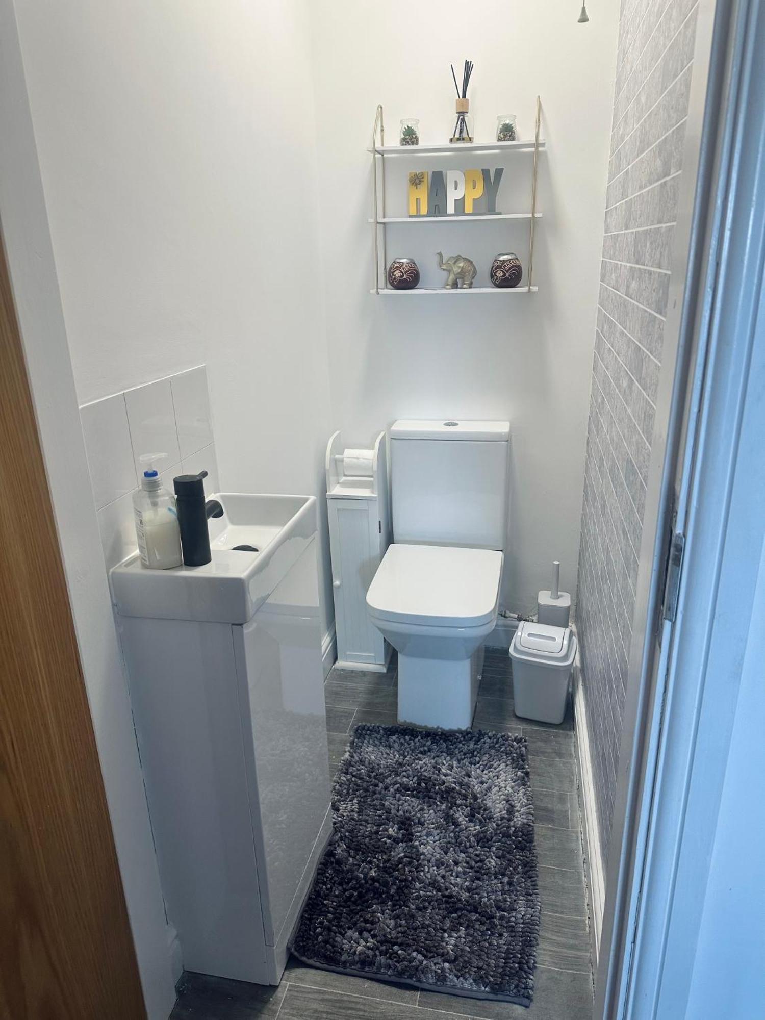 Unique View Of Anfield Stadium - Charming 2 Bedroom Apartment In Liverpool With Parking Bagian luar foto